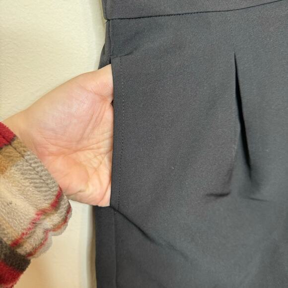 Sincerely Jules NWT Black Elastic Waist Pleated Trouser Shorts Size M - Picture 4 of 7